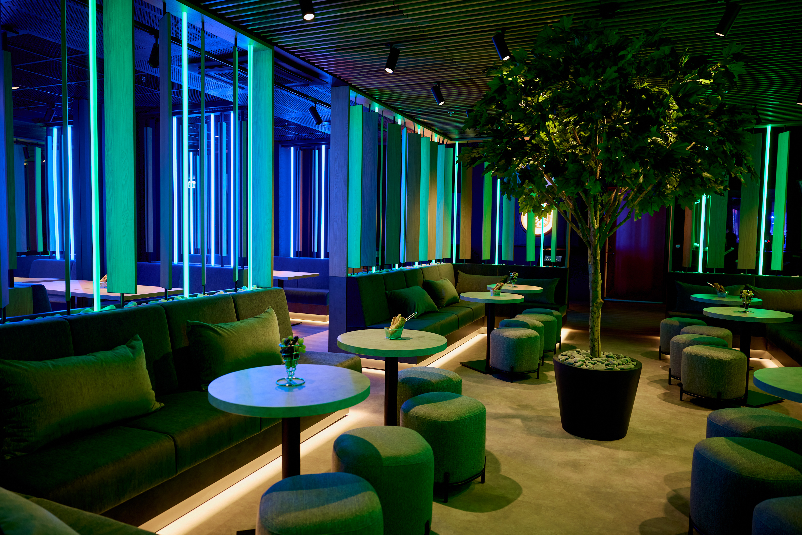 Baarman/baaridaam - Liitu meiega -see on elamus! (T1 keskus)