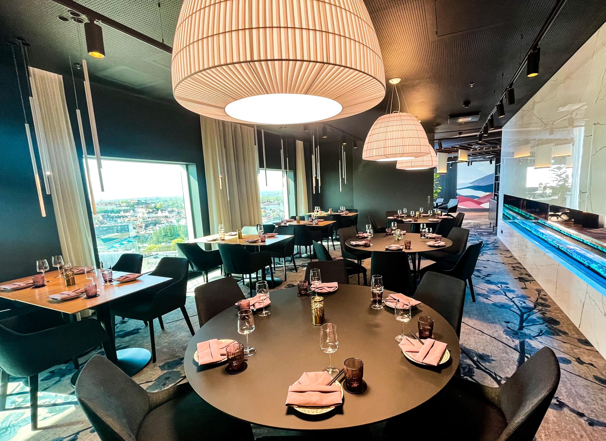 Ettekandja/kelner, Restoran ISSEI, Radisson Collection Hotel