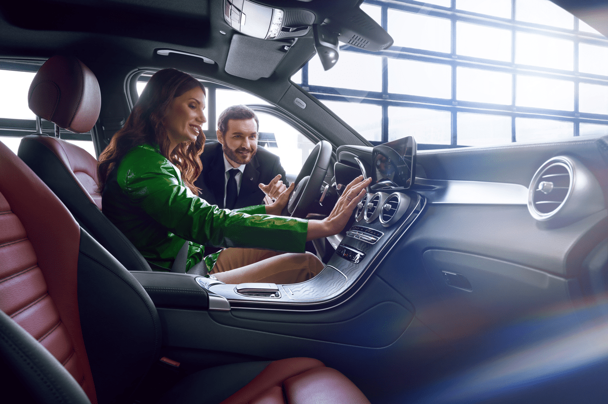 MERCEDES-BENZ TEENINDUSE KLIENDINÕUSTAJA (HOOLDUSNÕUNIK)